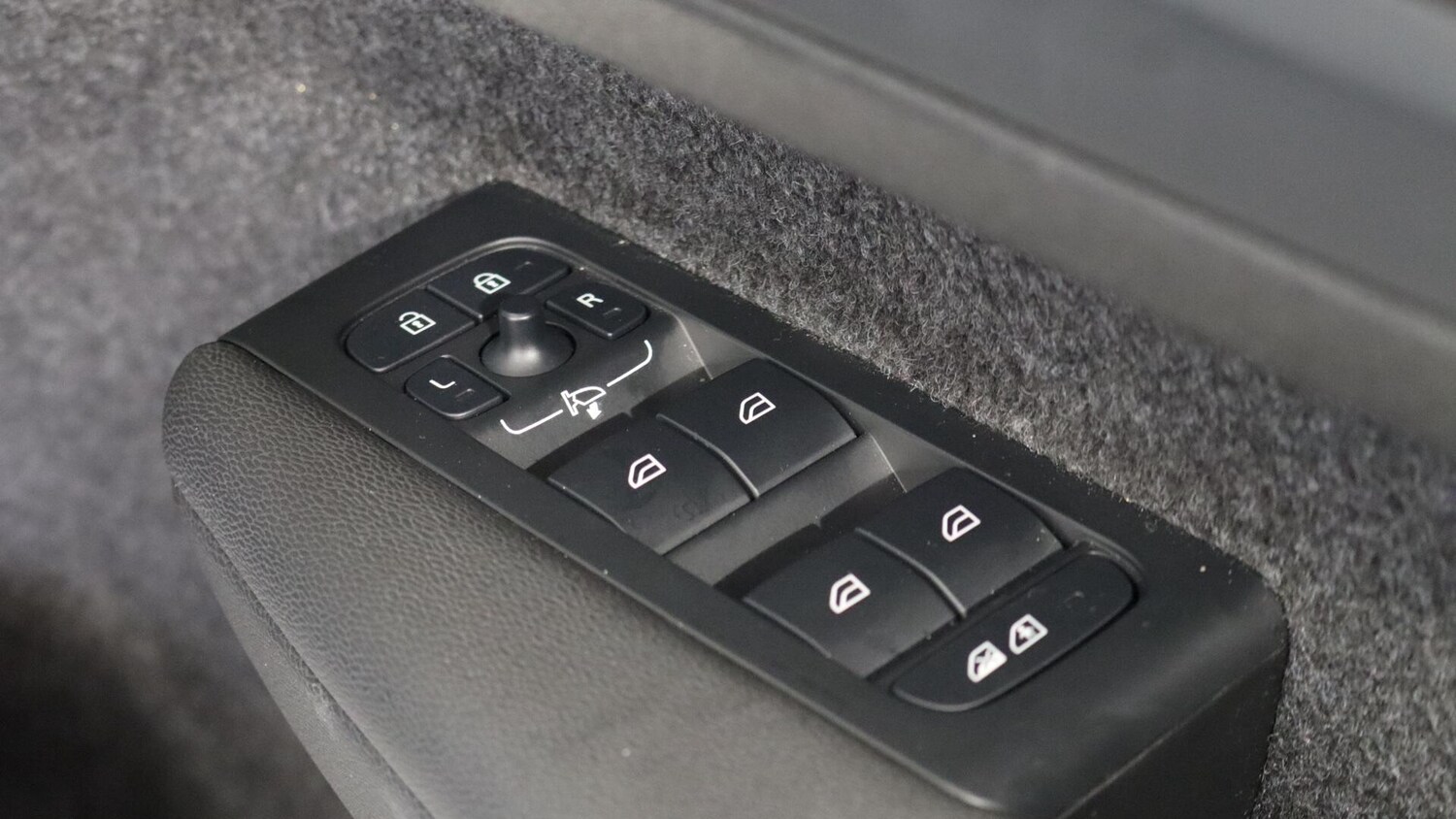 Used Volvo XC40 2025 for sale - 75991054: Photo 22