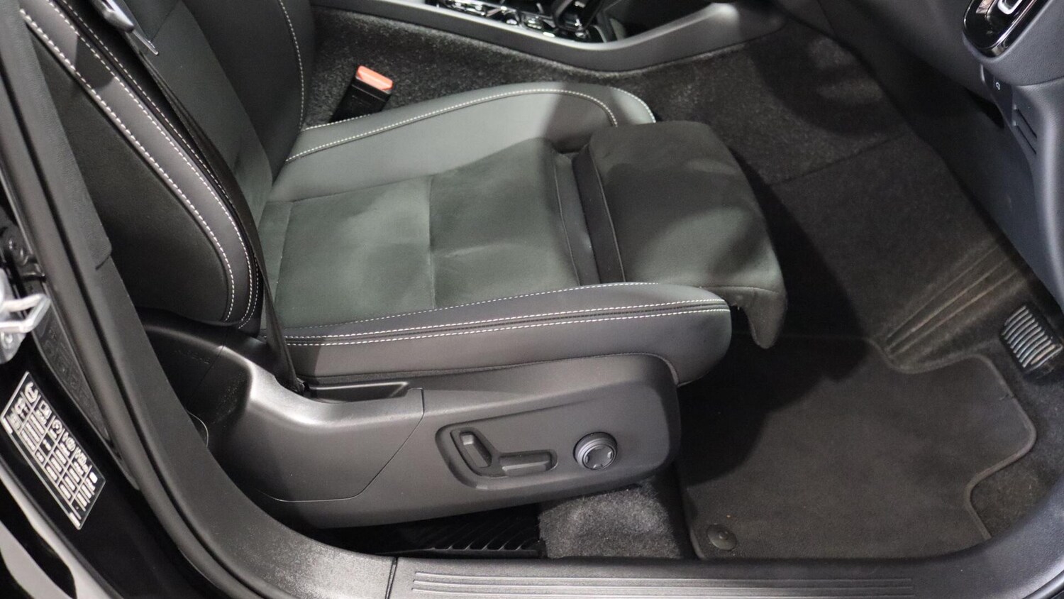 Used Volvo XC40 2025 for sale - 75991054: Photo 26