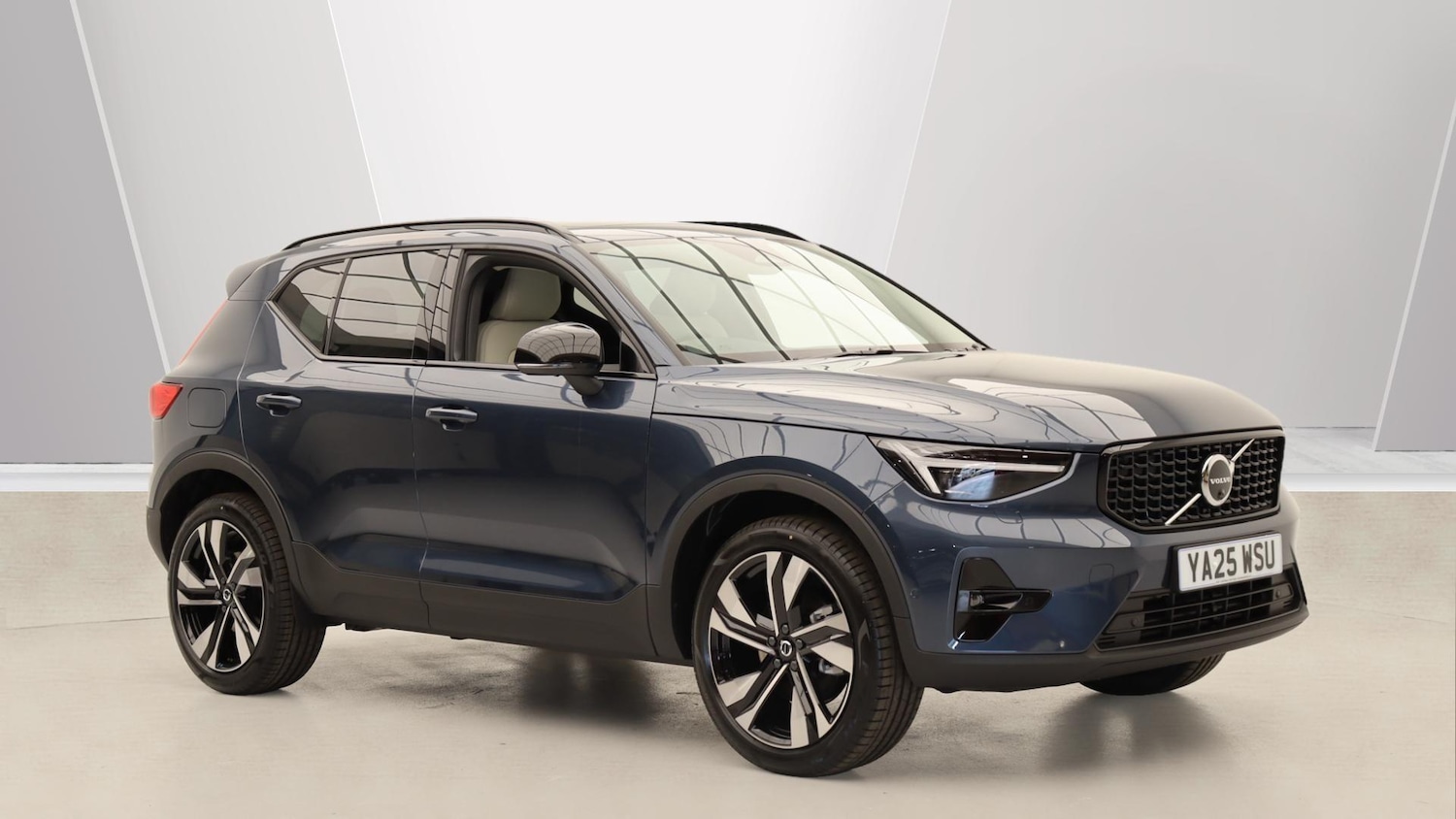 Used Volvo XC40 2025 for sale - 76084428: Photo 1
