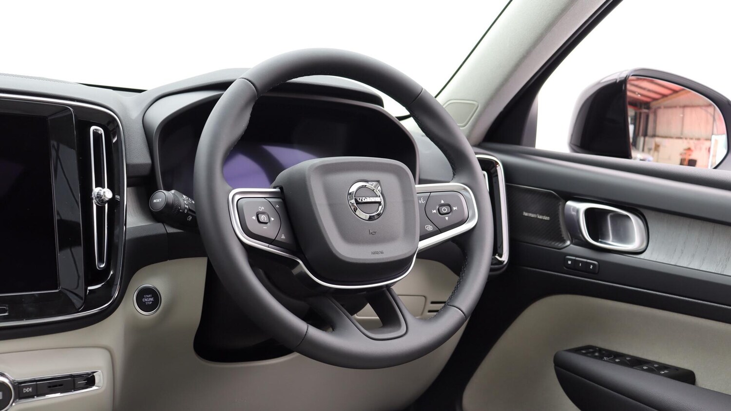 Used Volvo XC40 2025 for sale - 76084428: Photo 10