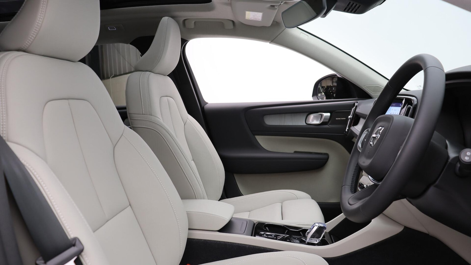 Used Volvo XC40 2025 for sale - 76084428: Photo 14