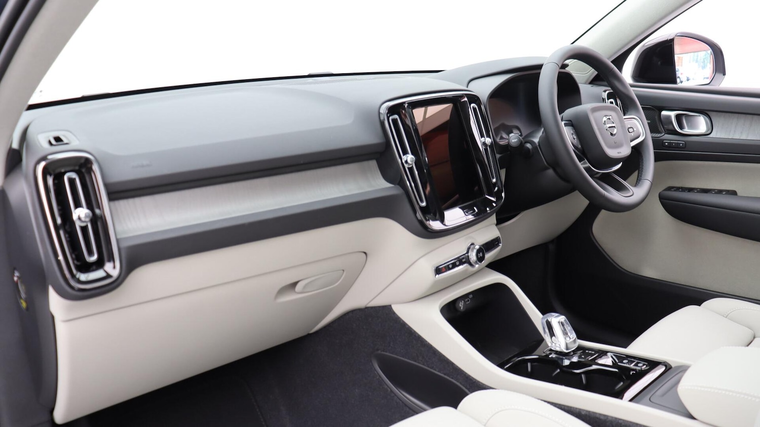 Used Volvo XC40 2025 for sale - 76084428: Photo 15