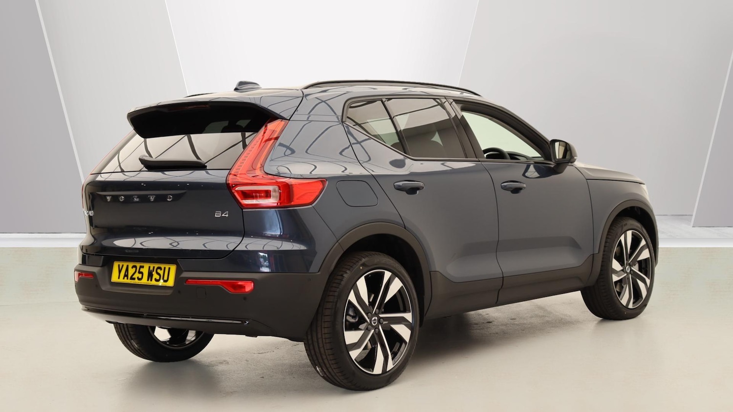Used Volvo XC40 2025 for sale - 76084428: Photo 2