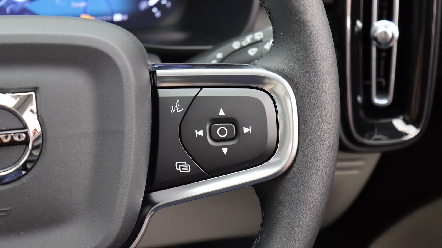 Used Volvo XC40 2025 for sale - 76084428: Photo 21