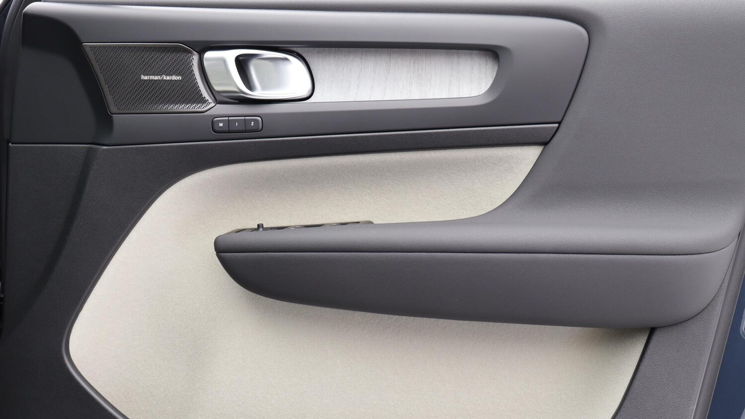 Used Volvo XC40 2025 for sale - 76084428: Photo 27