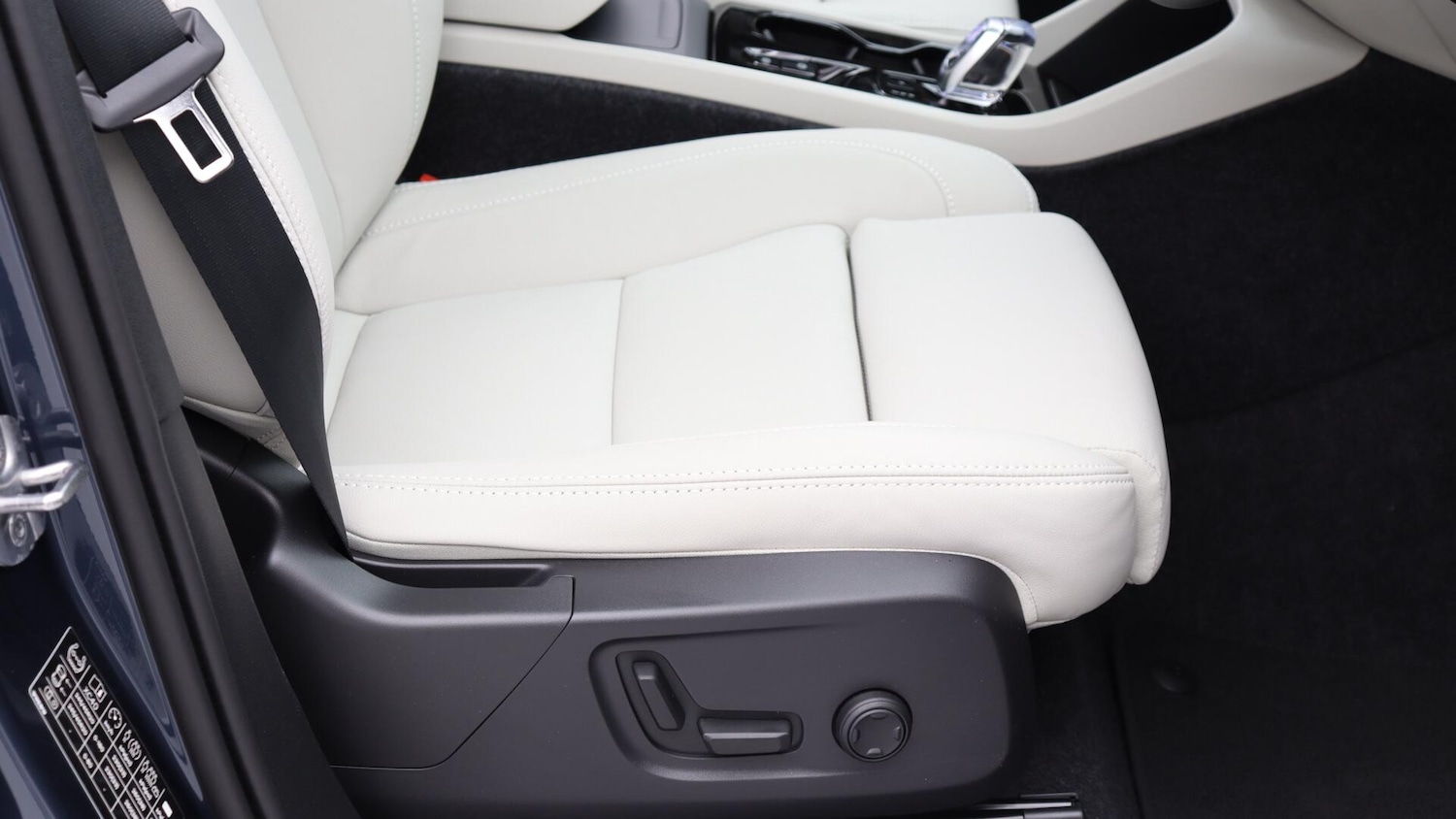 Used Volvo XC40 2025 for sale - 76084428: Photo 28
