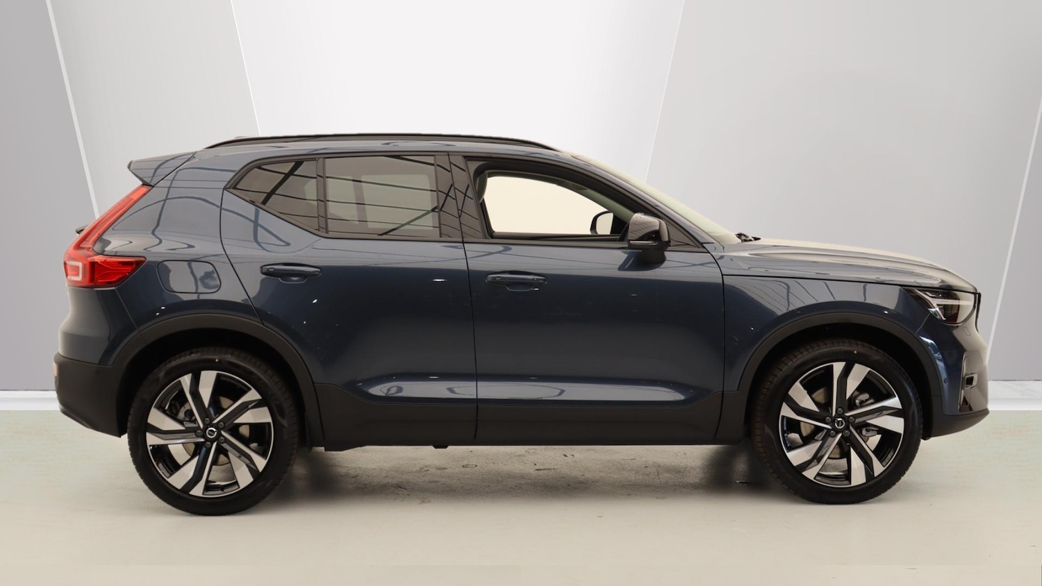 Used Volvo XC40 2025 for sale - 76084428: Photo 3