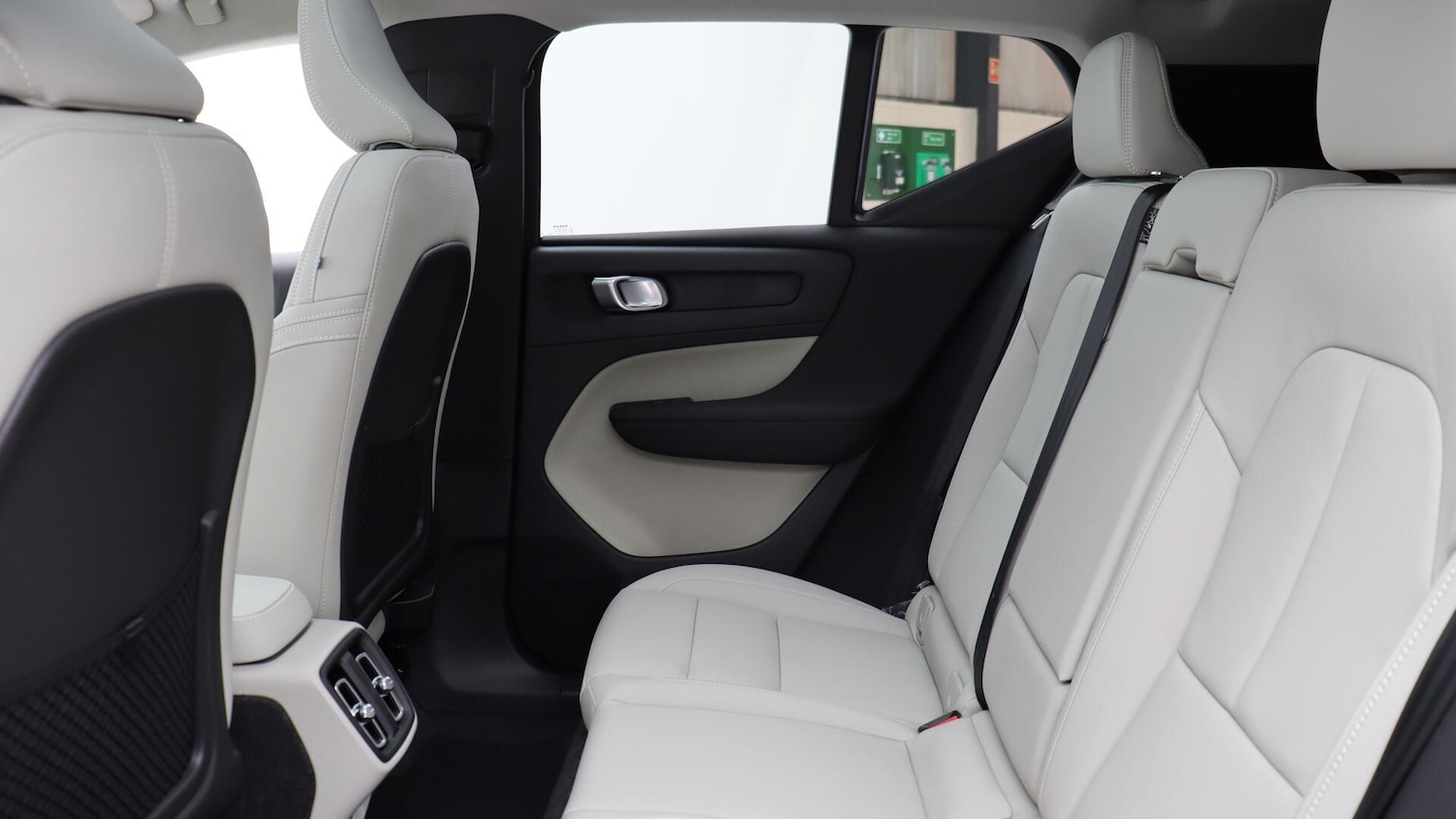 Used Volvo XC40 2025 for sale - 76084428: Photo 30