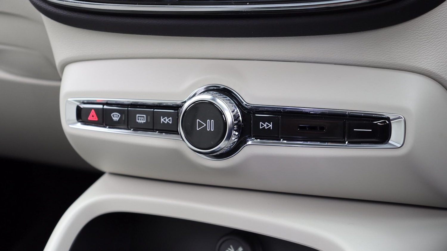 Used Volvo XC40 2025 for sale - 76084428: Photo 37