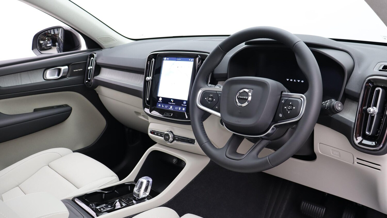 Used Volvo XC40 2025 for sale - 76084428: Photo 4