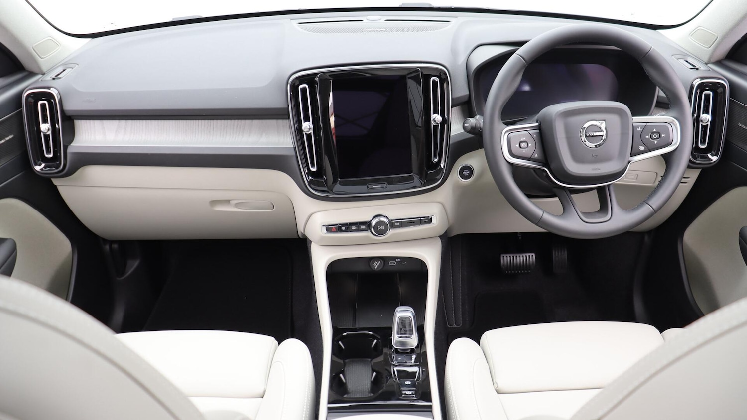 Used Volvo XC40 2025 for sale - 76084428: Photo 5