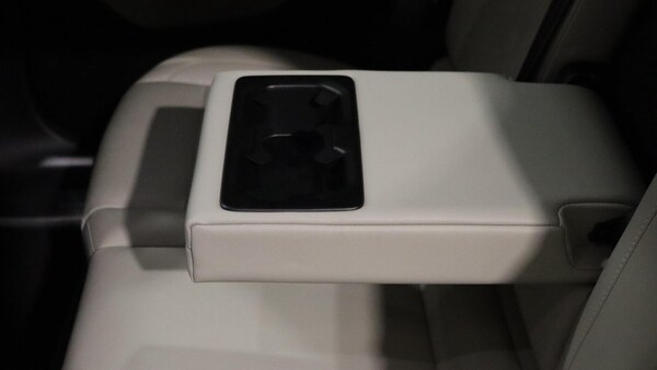 Used Volvo XC40 2023 for sale - 76167236: Photo 32