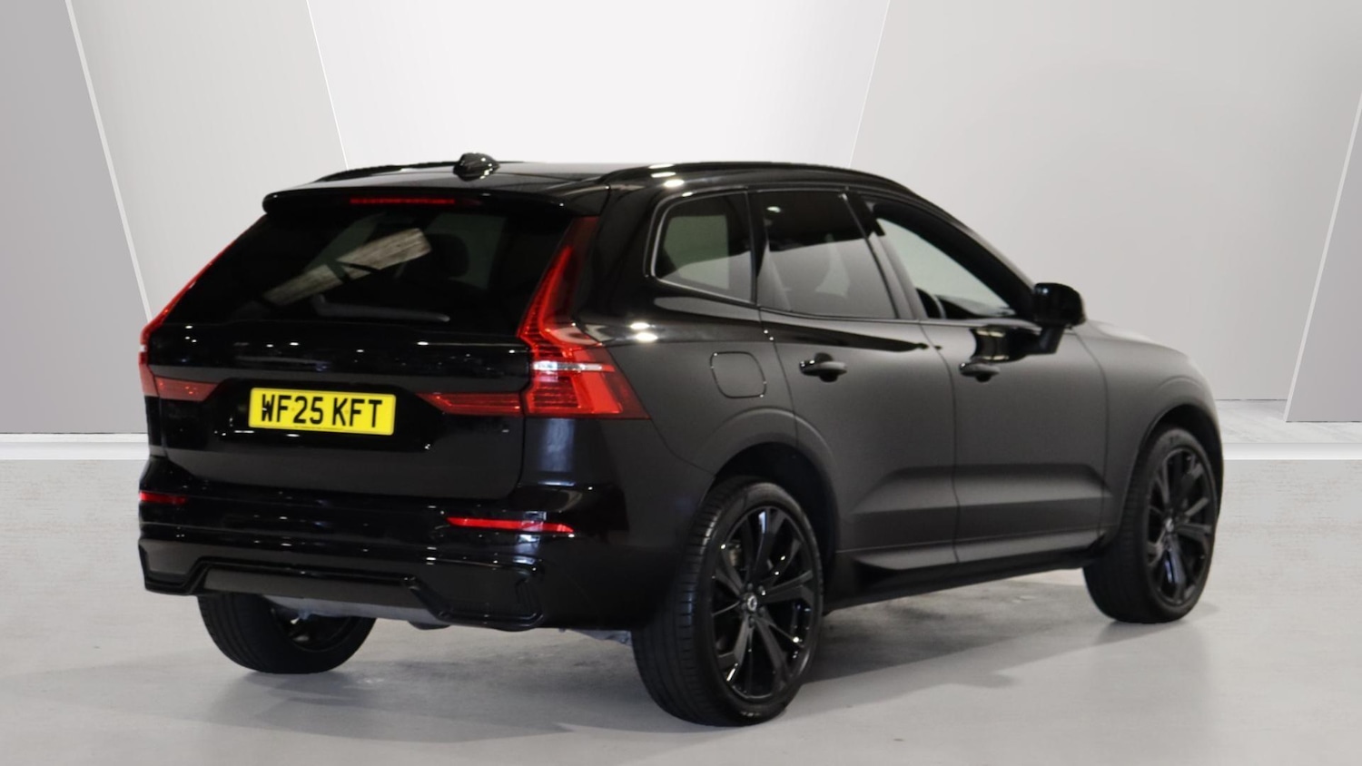 Used Volvo XC60 2025 for sale - 76073192: Photo 2