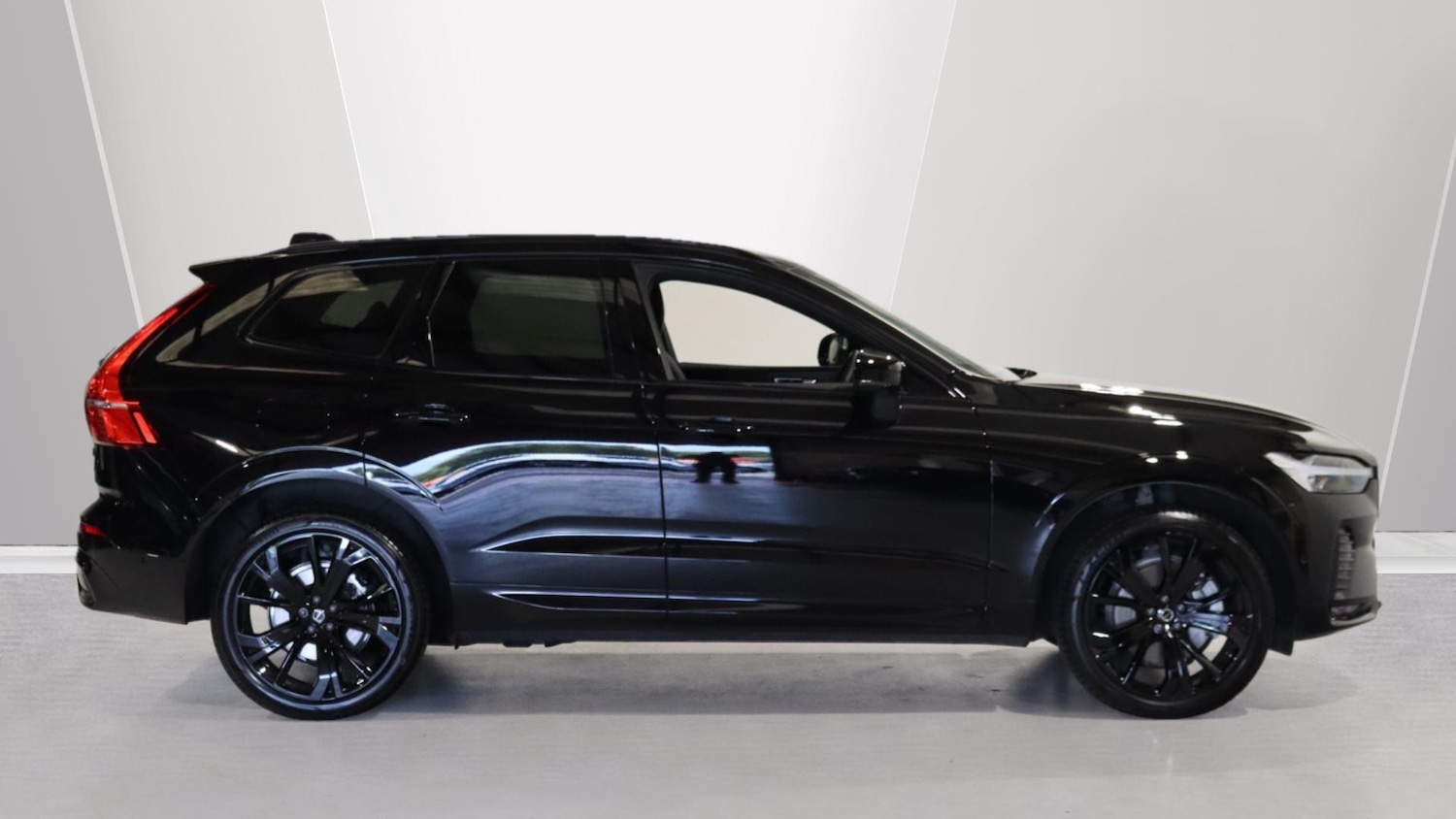 Used Volvo XC60 2025 for sale - 76073192: Photo 3