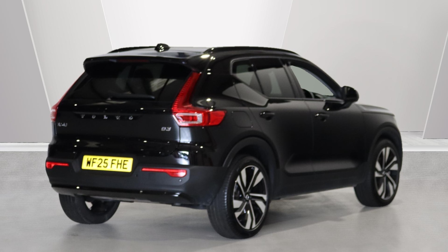 Used Volvo XC40 2025 for sale - 76122158: Photo 2