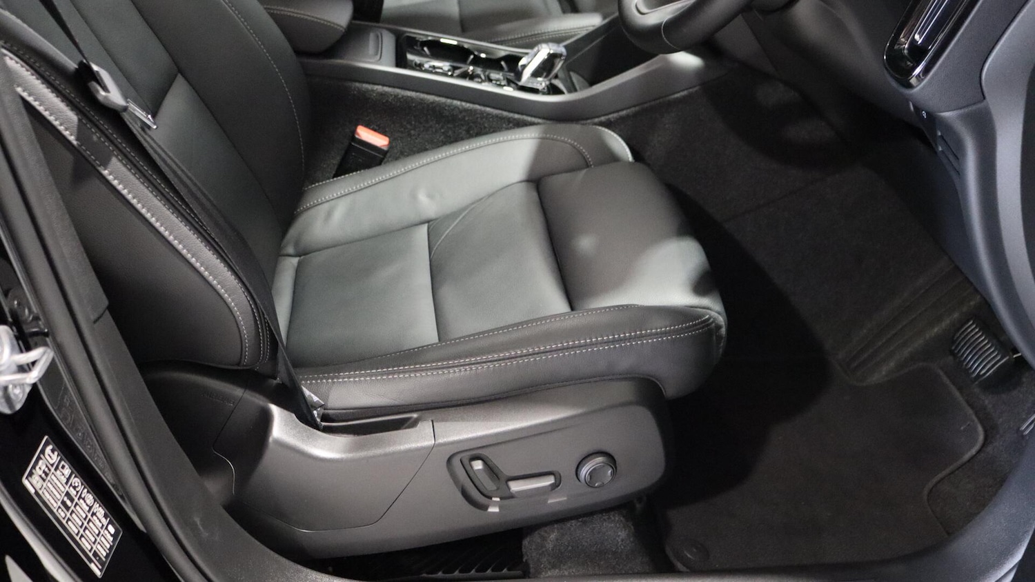 Used Volvo XC40 2025 for sale - 76122158: Photo 28