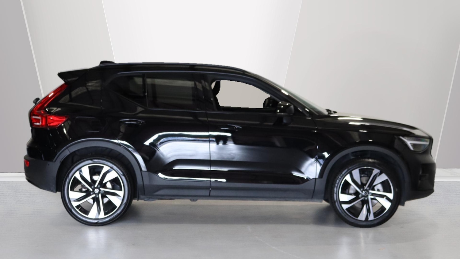 Used Volvo XC40 2025 for sale - 76122158: Photo 3