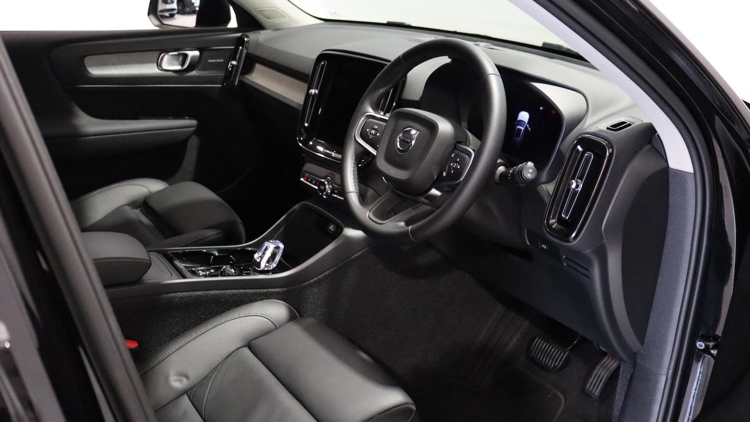 Used Volvo XC40 2025 for sale - 76122158: Photo 4