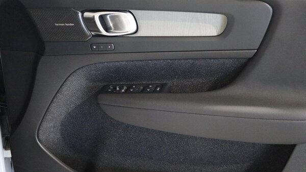 Used Volvo XC40 2025 for sale - 76250930: Photo 27