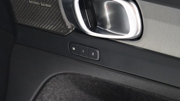 Used Volvo XC40 2025 for sale - 76250930: Photo 34