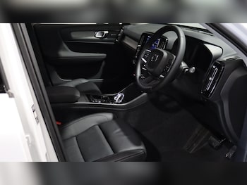 Used Volvo XC40 2025 for sale - 76250930: Photo 4