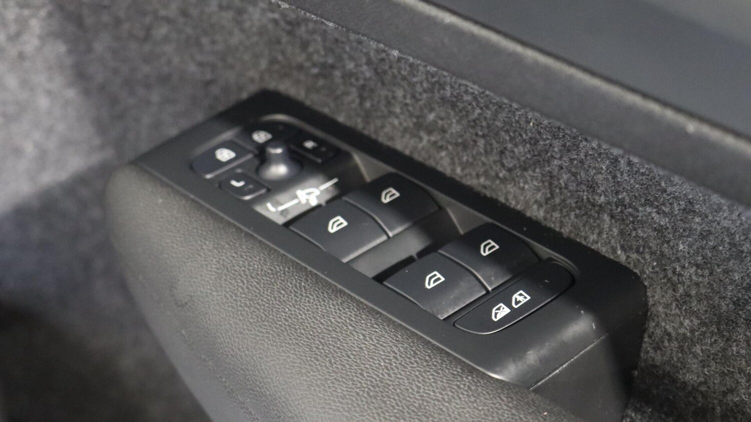 Used Volvo XC40 2025 for sale - 75990888: Photo 22