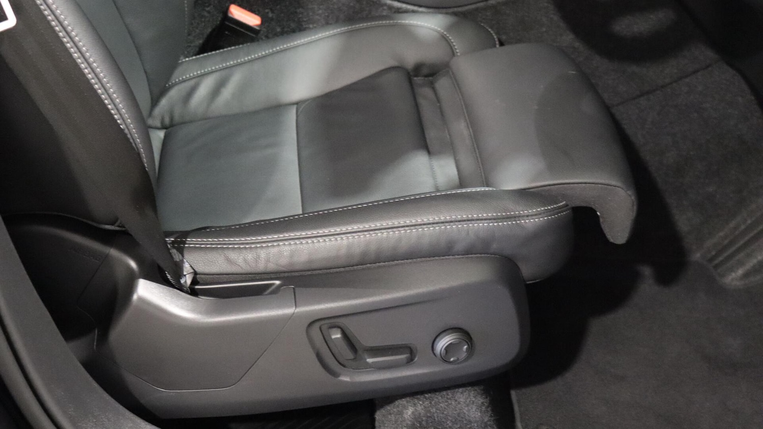 Used Volvo XC40 2025 for sale - 75990888: Photo 28