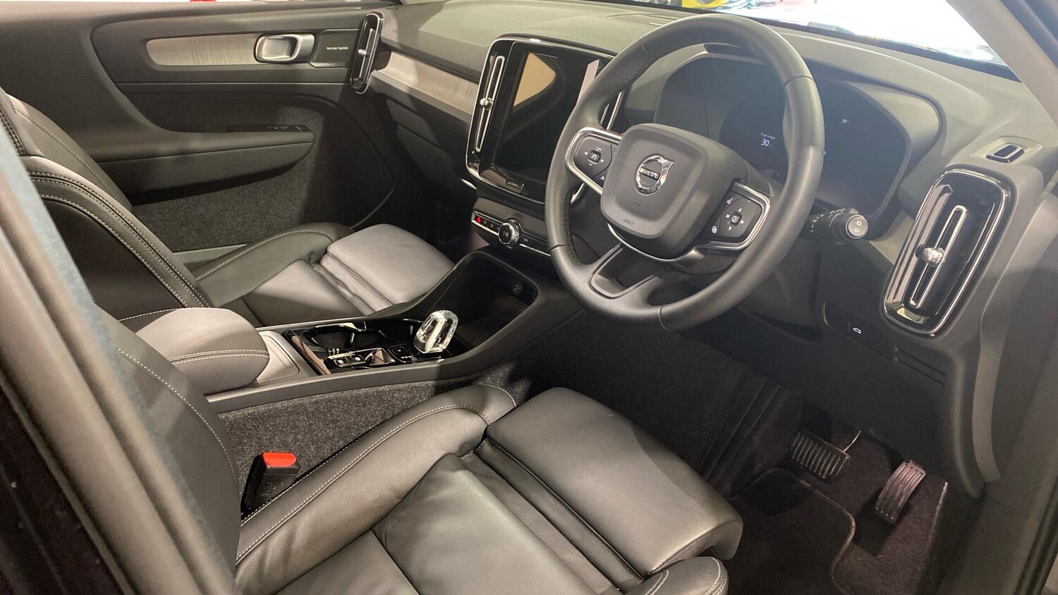 Used Volvo XC40 2025 for sale - 75990888: Photo 4