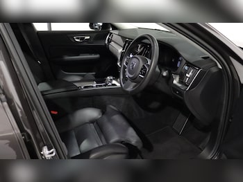 Used Volvo V60 2022 for sale - 76295424: Photo