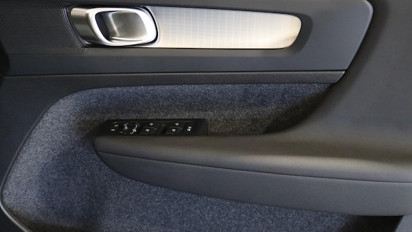 Used Volvo XC40 for sale - 76188760: Photo 25