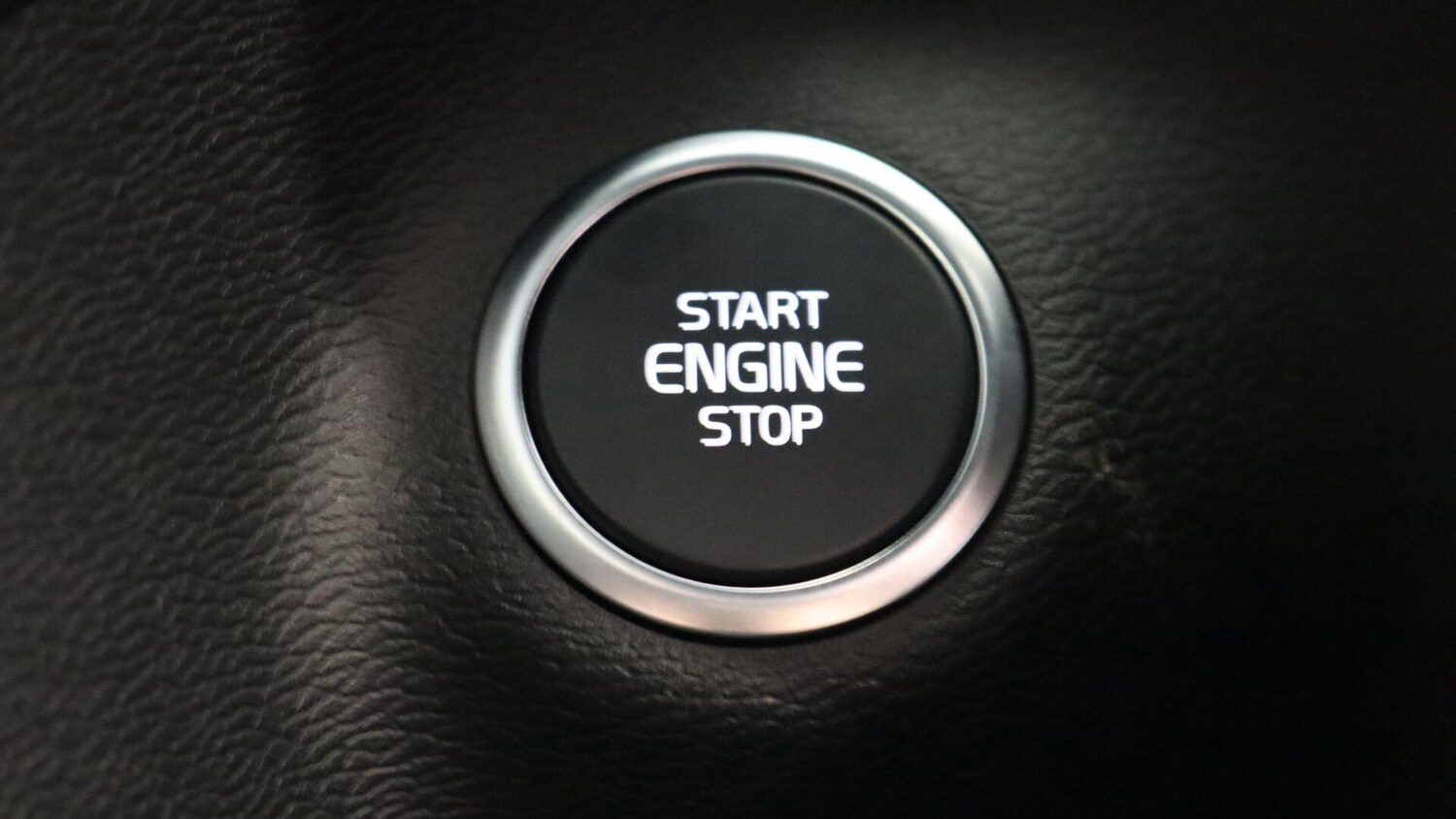 Used Volvo XC40 2025 for sale - 76060485: Photo 25