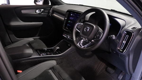 Used Volvo XC40 2025 for sale - 76239408: Photo 4