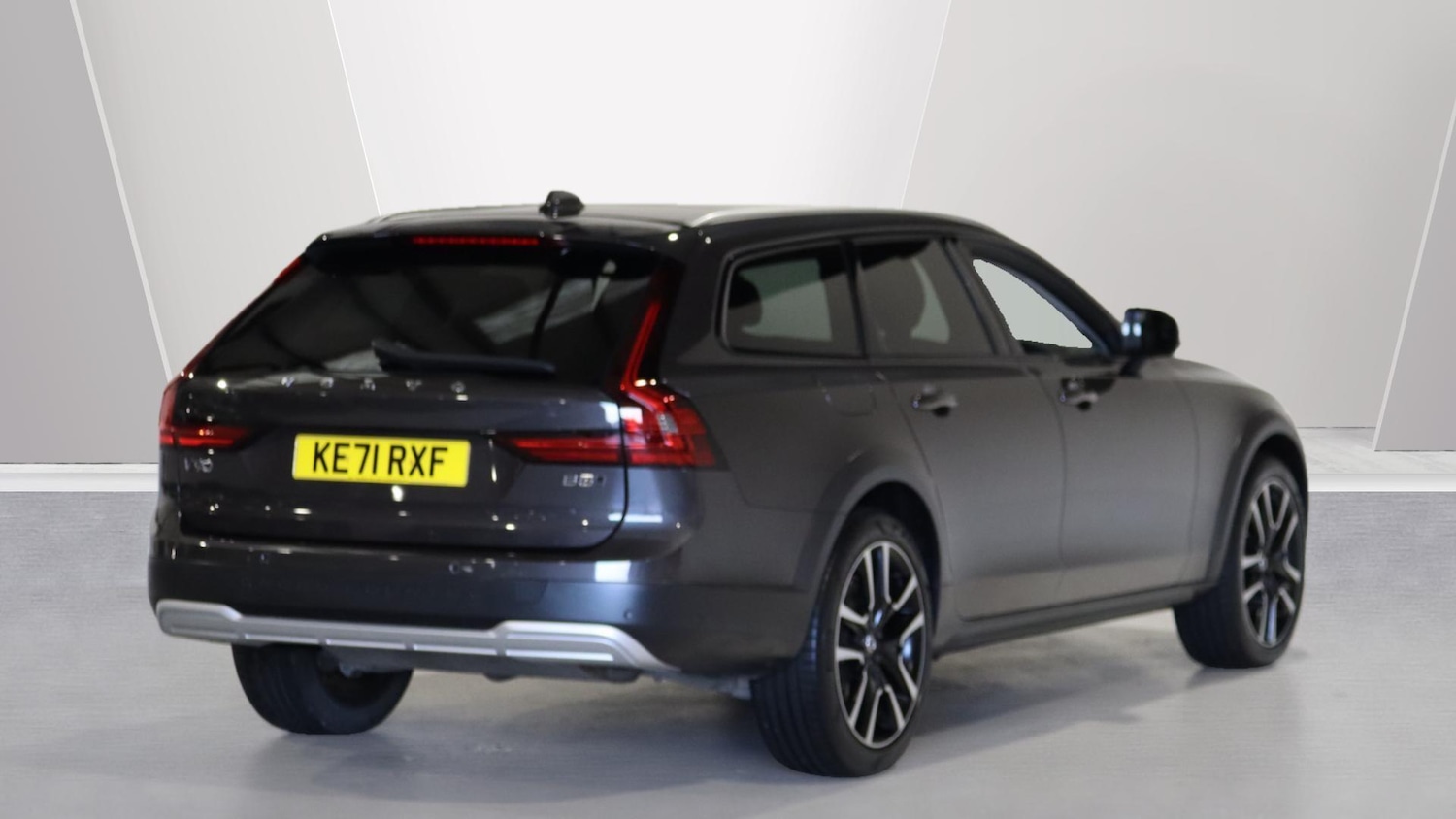 Used Volvo V90 2021 for sale - 76032054: Photo 2