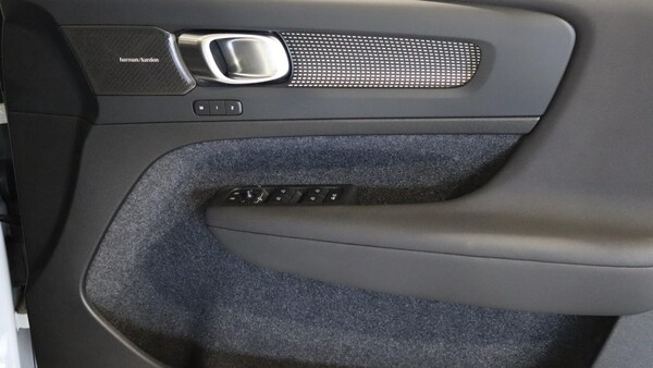 Used Volvo XC40 2023 for sale - 76188784: Photo 27