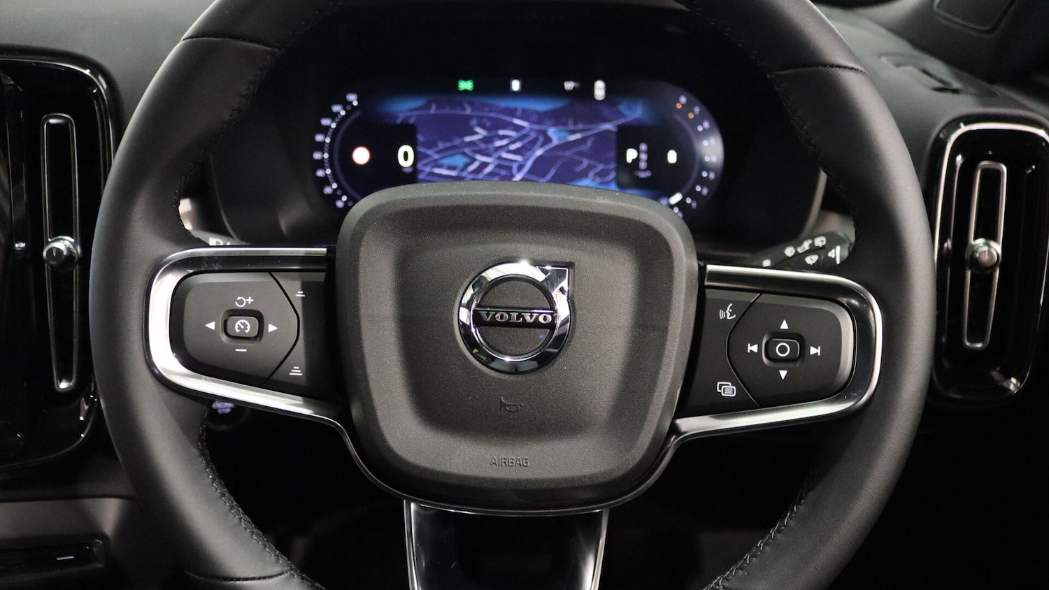 Used Volvo XC40 2025 for sale - 76121445: Photo 10