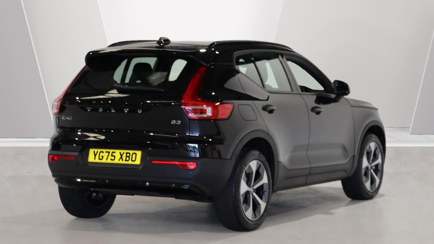 Used Volvo XC40 2025 for sale - 76121445: Photo 2