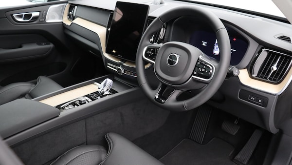 Used Volvo XC60 2025 for sale - 76166871: Photo 4