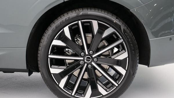 Used Volvo XC60 2025 for sale - 76166871: Photo 9
