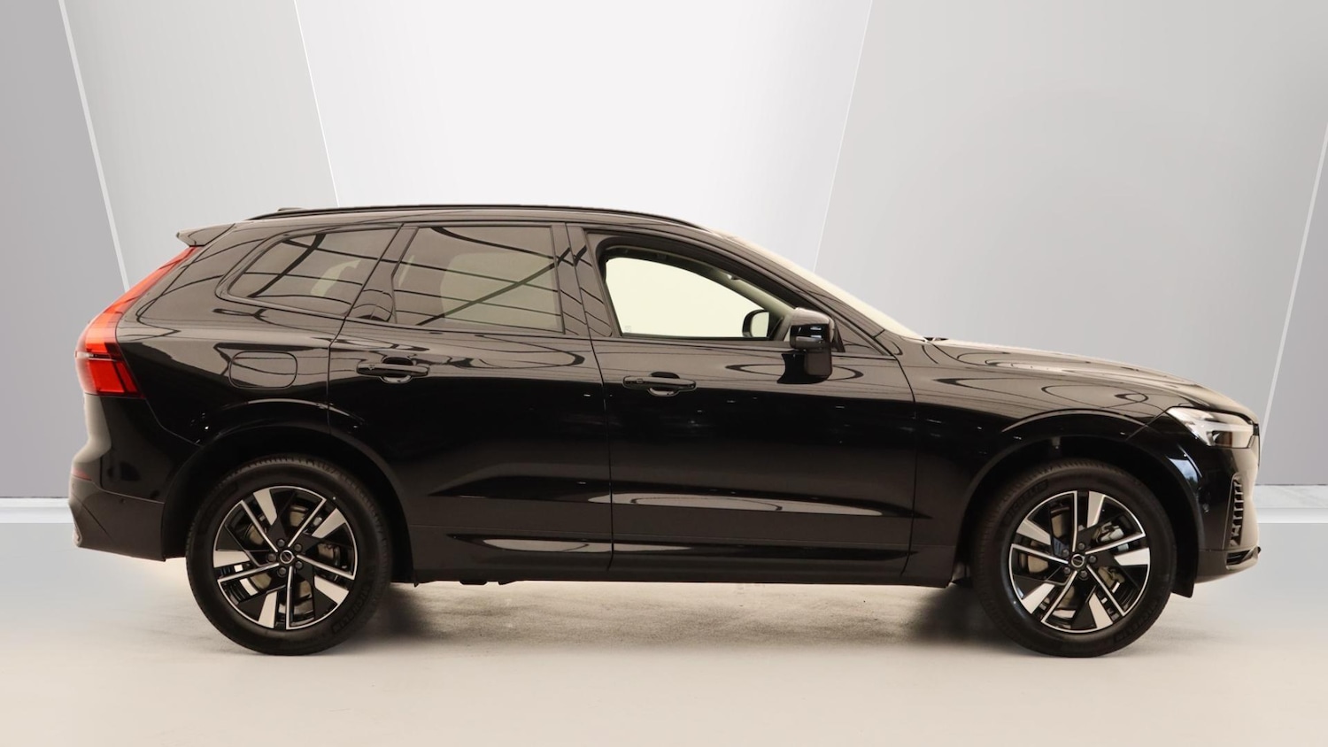 Used Volvo XC60 2025 for sale - 76151849: Photo 2