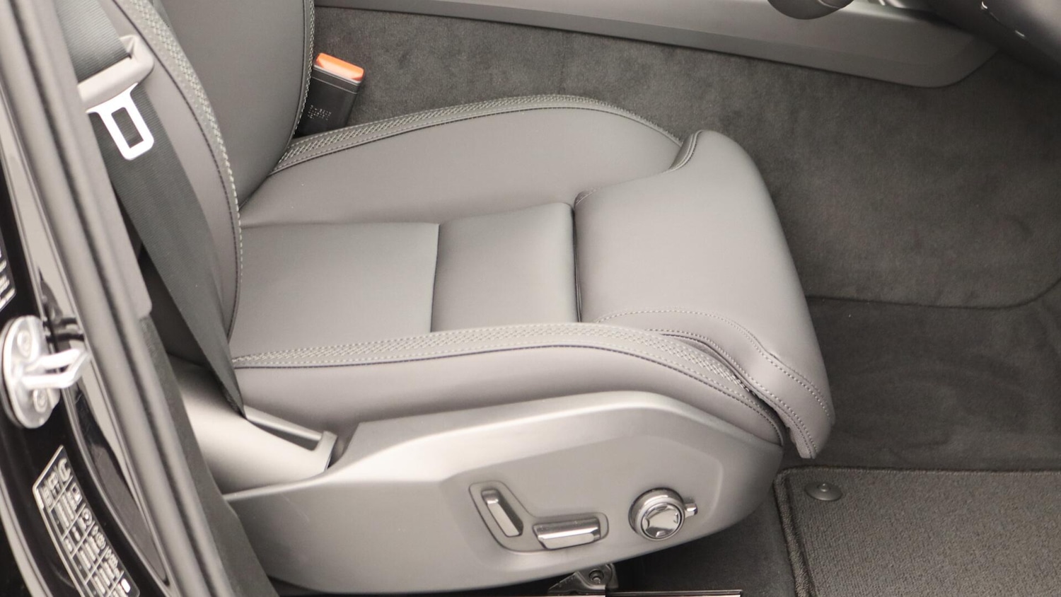Used Volvo XC60 2025 for sale - 76151849: Photo 28