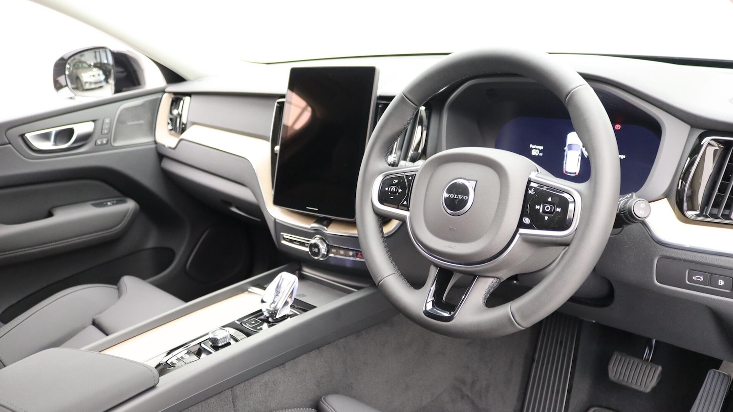 Used Volvo XC60 2025 for sale - 76151849: Photo 3