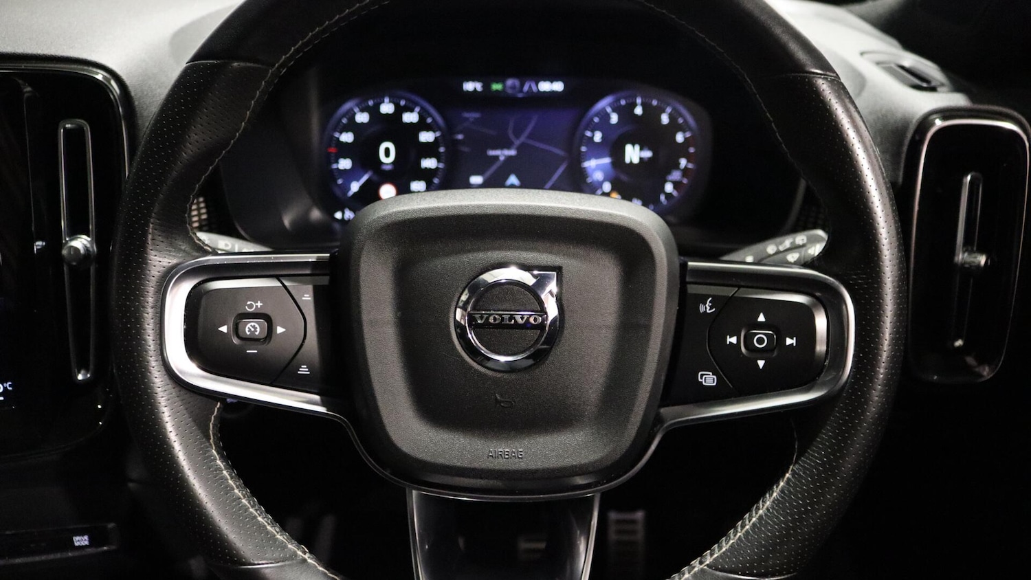 Used Volvo XC40 2021 for sale - 76109847: Photo 10