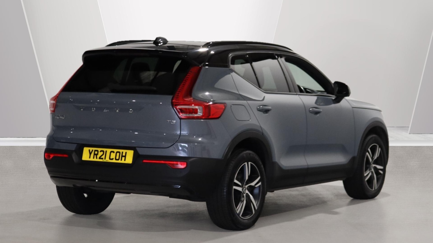 Used Volvo XC40 2021 for sale - 76109847: Photo 2