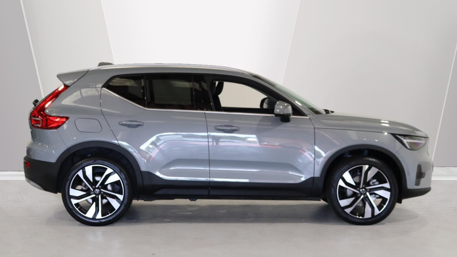 Used Volvo XC40 2025 for sale - 75990641: Photo 3