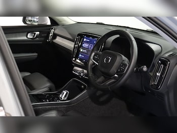 Used Volvo XC40 2025 for sale - 75990641: Photo 4