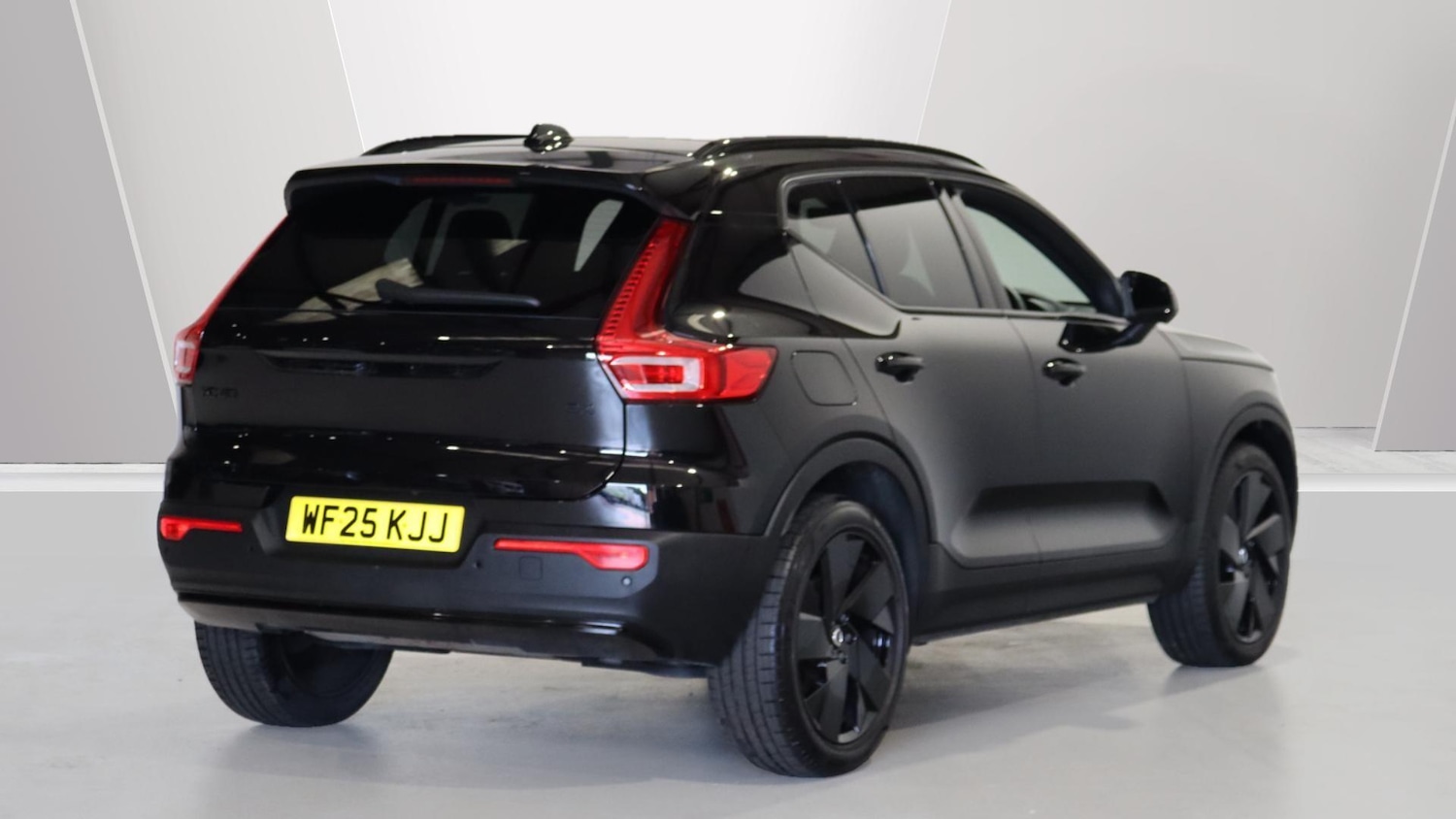Used Volvo XC40 2025 for sale - 76326450: Photo 2