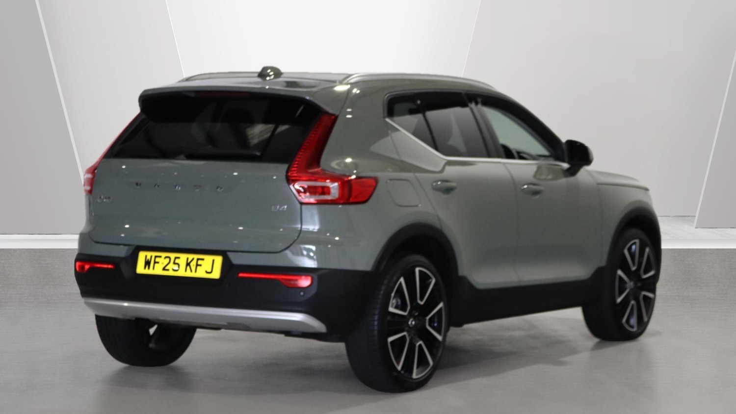 Used Volvo XC40 2025 for sale - 76013014: Photo 2