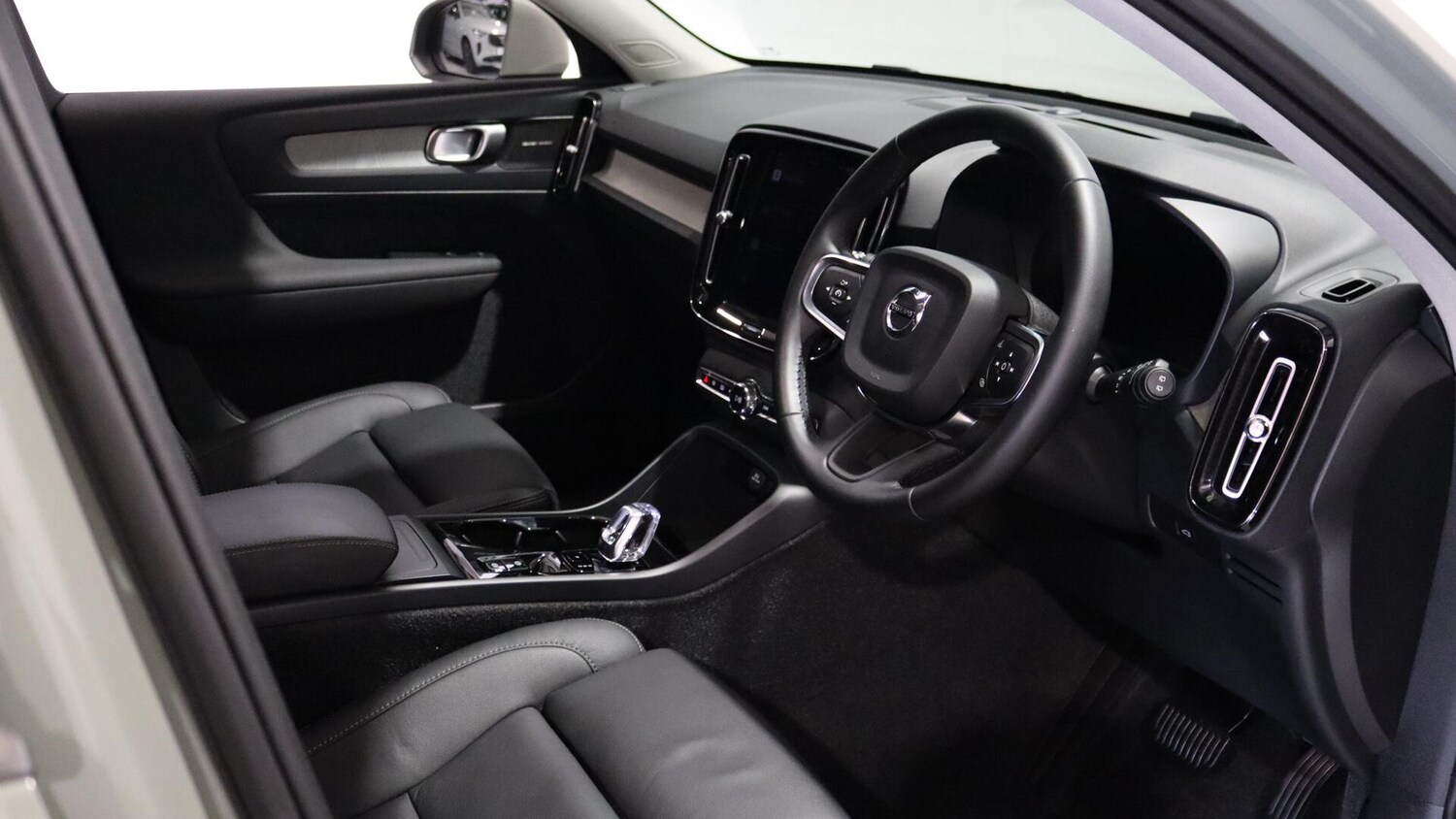 Used Volvo XC40 2025 for sale - 76013014: Photo 4