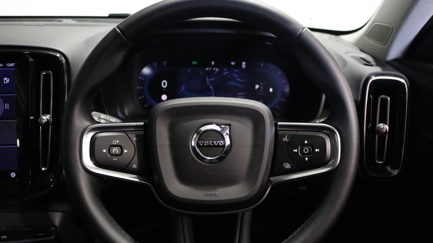 Used Volvo XC40 2025 for sale - 76137756: Photo 10