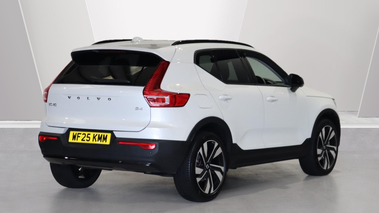 Used Volvo XC40 2025 for sale - 76137756: Photo 2
